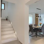 度假居 Dora N