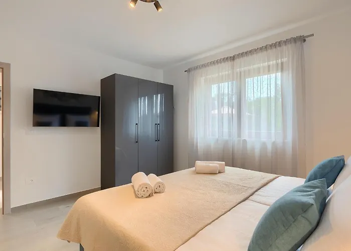 Holiday home Dora N Nedescina