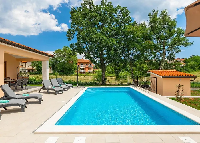 Dora N Holiday home Nedescina